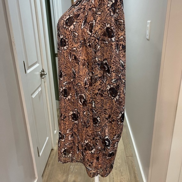Lulu’s Peach and Brown Botanical Shift with Gold Thread Long Sleeve Dress - Picture 7 of 16